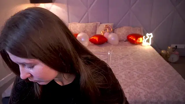 Snapshot of CraveeDoll chatting on February 7, 2026, 1:52 pm CraveeDoll online show from February 7, 2026, 1:52 pm