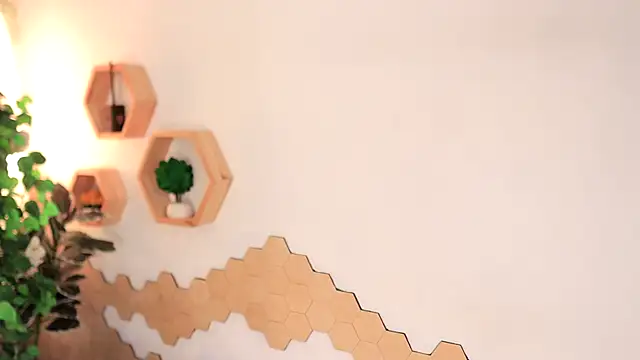 Snapshot of _MayaMoon_ chatting on November 15, 2025, 5:11 am MayaMoon online show from November 15, 2025, 5:11 am