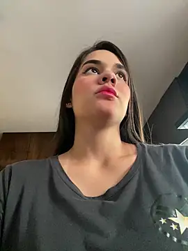 Snapshot of BellaLeclair chatting on October 15, 2025, 4:26 pm BellaLeclair online show from October 15, 2025, 4:26 pm