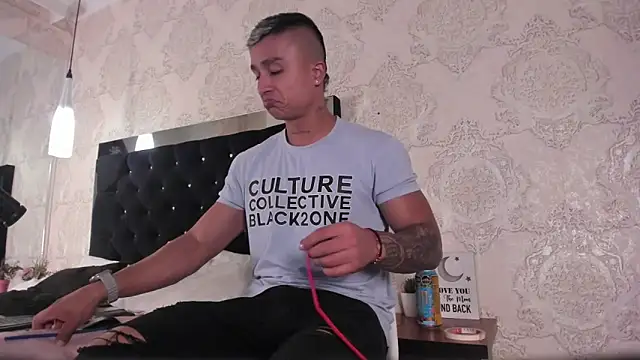 Snapshot of ThiagoBlaze chatting on September 21, 2025, 3:11 am ThiagoBlaze online show from September 21, 2025, 3:11 am