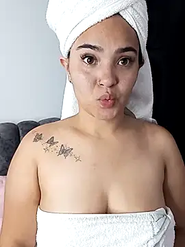 Snapshot of meli__brown chatting on October 3, 2025, 6:48 am meli brown online show from October 3, 2025, 6:48 am