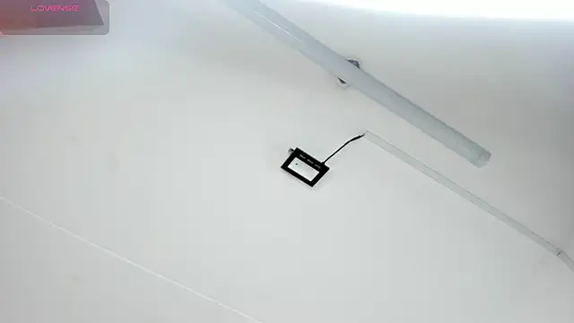 Clhoe Johnson online show from September 25, 2025, 12:55 pm