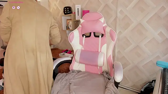 Clhoe Johnson online show from March 9, 2026, 12:41 pm