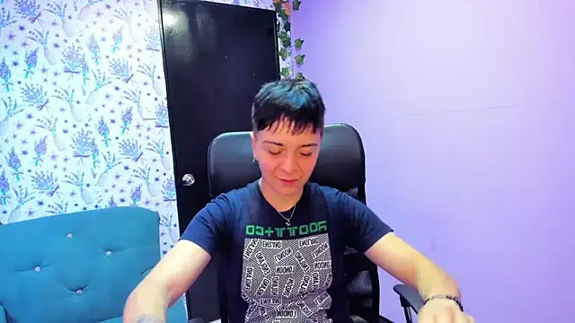 Snapshot of _Hannah_Hot chatting on October 16, 2025, 1:25 am Hannah Hot online show from October 16, 2025, 1:25 am