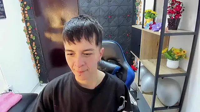  Hannah Hot online show from April 12, 2026, 3:32 am