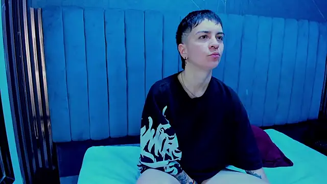 Snapshot of _Hannah_Hot chatting on February 2, 2026, 2:43 am Hannah Hot online show from February 2, 2026, 2:43 am