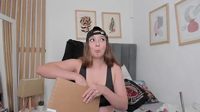 Alice Dickinssonn online show from December 16, 2025, 8:13 pm