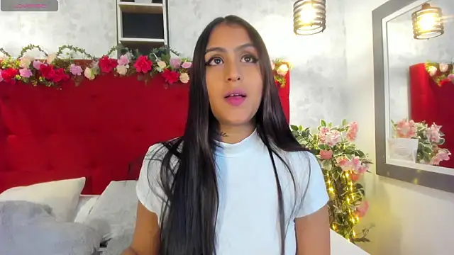 Snapshot of SarahEscobarr chatting on October 22, 2025, 4:34 am SarahEscobarr online show from October 22, 2025, 4:34 am