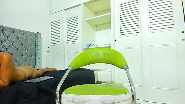 scarle22 online show from January 12, 2026, 8:15 pm