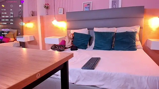 katia harrison  online show from October 7, 2025, 9:49 pm