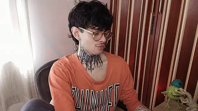 Mihail leroy online show from December 18, 2025, 3:27 pm