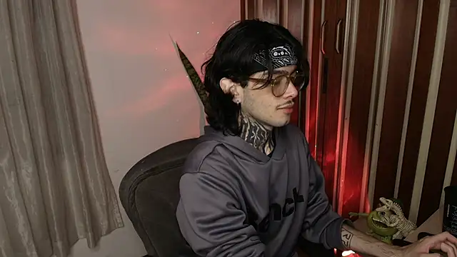 Mihail leroy online show from July 30, 2026, 1:27 am