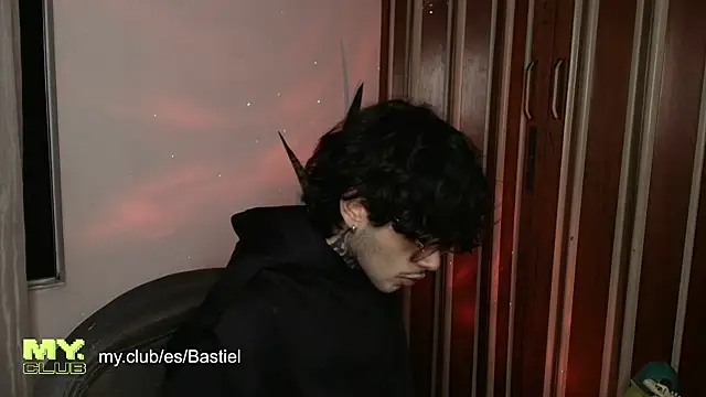 Mihail leroy online show from April 5, 2026, 2:07 am