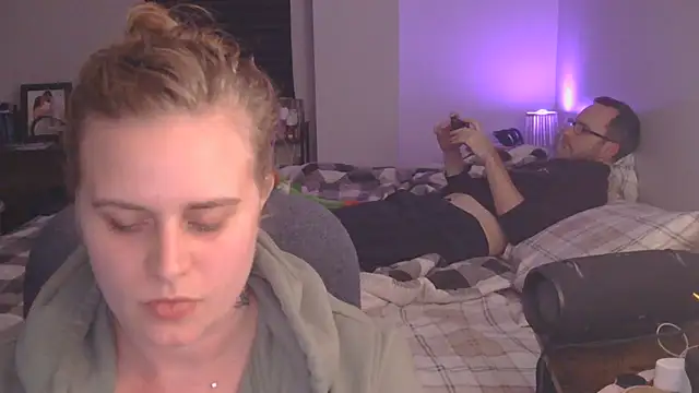 Sexyblonde12344 online show from November 30, 2025, 1:06 am