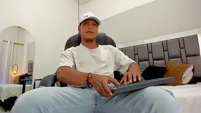 Ricky Owens1 online show from December 1, 2025, 8:53 pm