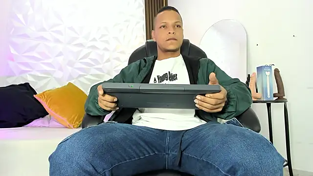 Ricky Owens1 online show from September 27, 2025, 1:17 pm