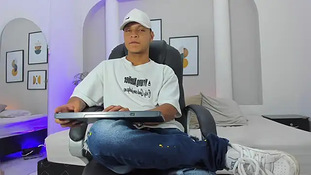 Ricky Owens1 online show from November 10, 2025, 8:14 pm