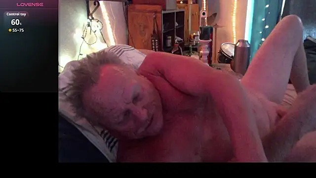 Snapshot of Pussyeat2please chatting on February 7, 2026, 4:48 pm Pussyeat2please online show from February 7, 2026, 4:48 pm