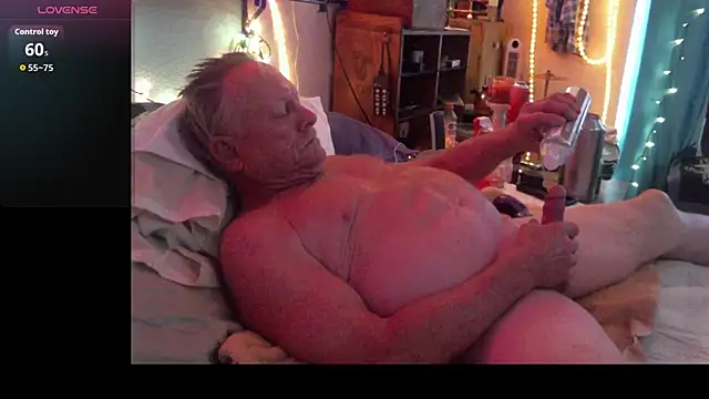 Snapshot of Pussyeat2please chatting on February 22, 2026, 7:26 pm Pussyeat2please online show from February 22, 2026, 7:26 pm