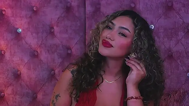 Snapshot of MaddisonBelucci chatting on October 24, 2025, 8:41 pm MaddisonBelucci online show from October 24, 2025, 8:41 pm