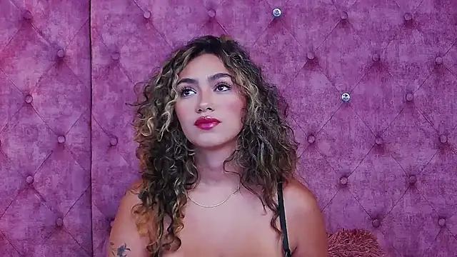 Snapshot of MaddisonBelucci chatting on October 14, 2025, 8:53 pm MaddisonBelucci online show from October 14, 2025, 8:53 pm