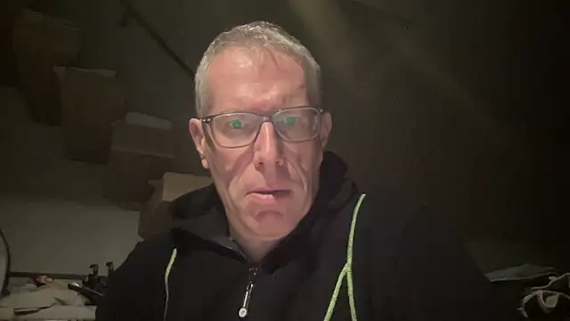 choupipat1 online show from October 6, 2025, 10:54 pm