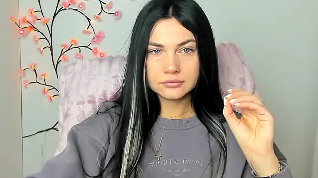 Lune Moon online show from January 12, 2026, 6:20 am