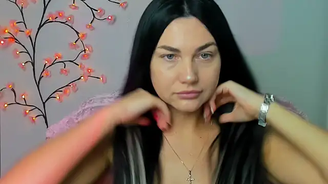 Lune Moon online show from December 2, 2025, 6:26 am