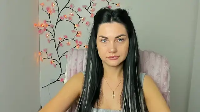 Lune Moon online show from April 14, 2026, 5:34 am