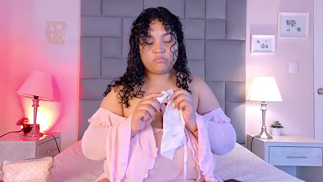 Snapshot of KITY_HILL chatting on September 19, 2025, 3:43 am KITY HILL online show from September 19, 2025, 3:43 am