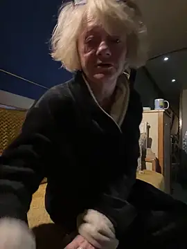 ladyboatlady online show from November 28, 2025, 6:46 am