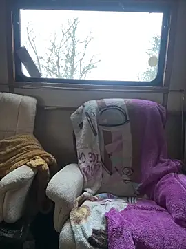 ladyboatlady online show from March 11, 2026, 6:51 am