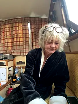 ladyboatlady online show from October 5, 2025, 6:48 am