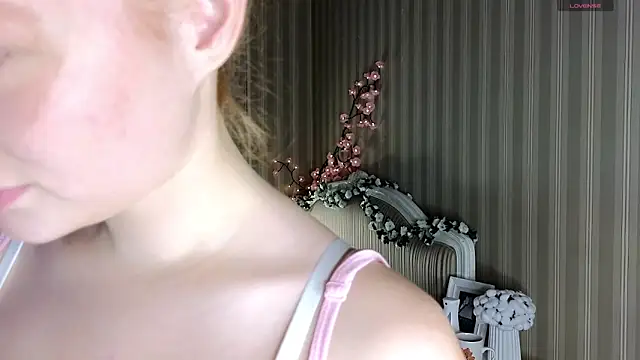 Juuulia  online show from March 3, 2026, 2:57 pm