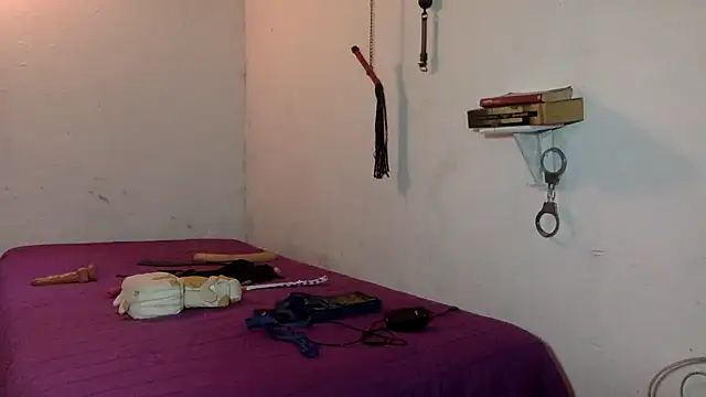 indomitaFox online show from April 6, 2026, 3:57 am