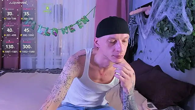 Snapshot of InkedJames chatting on October 16, 2025, 10:01 am InkedJames online show from October 16, 2025, 10:01 am