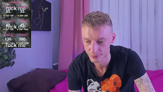 Snapshot of InkedJames chatting on October 2, 2025, 3:26 pm InkedJames online show from October 2, 2025, 3:26 pm