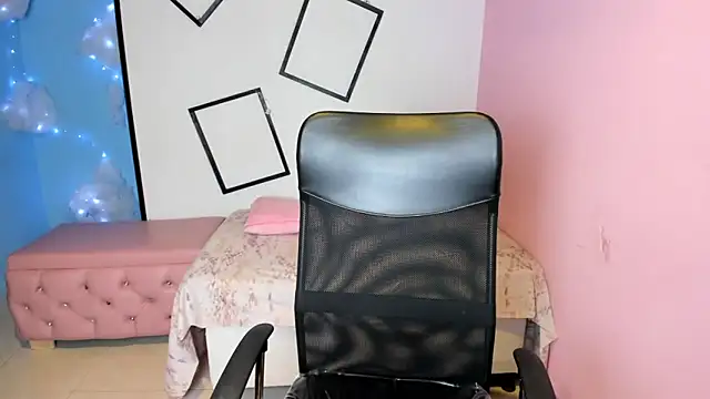 Snapshot of paula_miler1 chatting on October 10, 2025, 2:18 pm paula miler1 online show from October 10, 2025, 2:18 pm