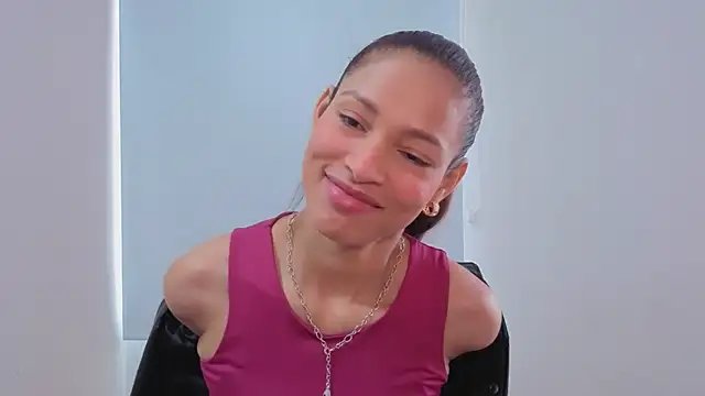 SofiaDelicia online show from December 5, 2025, 3:32 pm