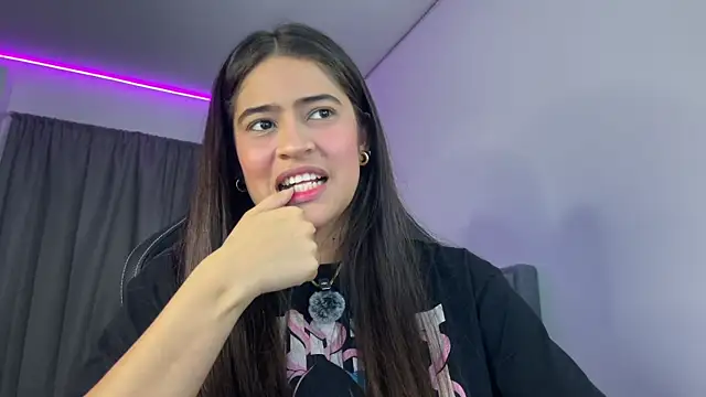 Snapshot of lexie_gray2 chatting on October 23, 2025, 10:19 pm lexie gray2 online show from October 23, 2025, 10:19 pm