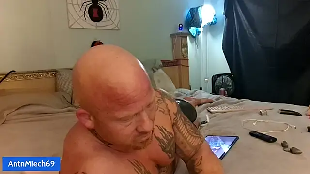 AntMeich6969 online show from October 17, 2025, 2:15 am