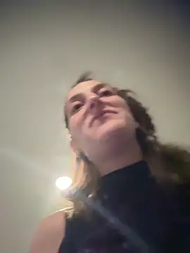 Snapshot of MrsSizzle chatting on October 19, 2025, 8:17 am MrsSizzle online show from October 19, 2025, 8:17 am