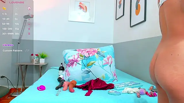 cutepetitee online show from September 27, 2025, 7:31 pm