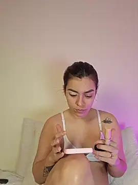 AmaiaSalvatore online show from November 22, 2025, 10:08 pm