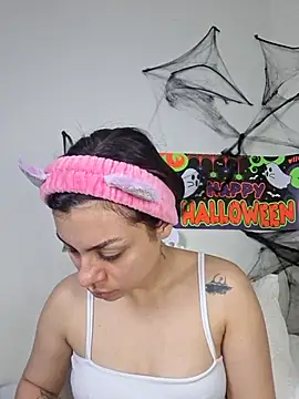 AmaiaSalvatore online show from October 31, 2025, 9:43 pm