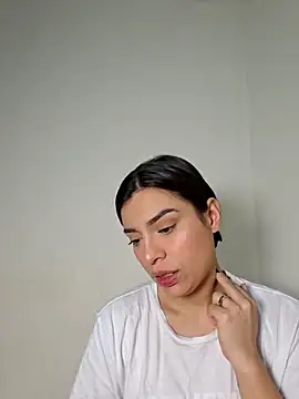 Snapshot of AmaiaSalvatore chatting on September 25, 2025, 9:43 pm AmaiaSalvatore online show from September 25, 2025, 9:43 pm