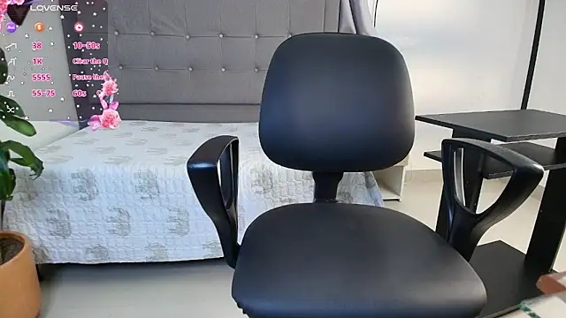 saray reese online show from October 4, 2025, 12:39 pm