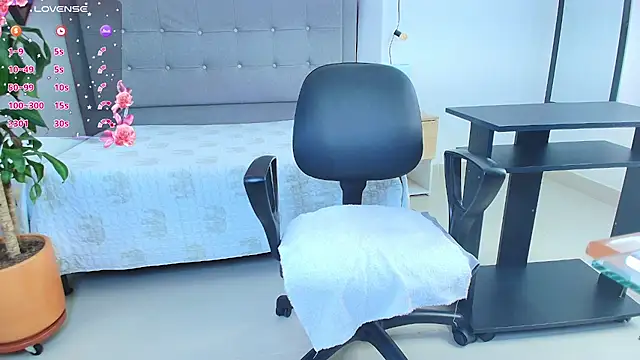 saray reese online show from October 5, 2025, 12:51 pm