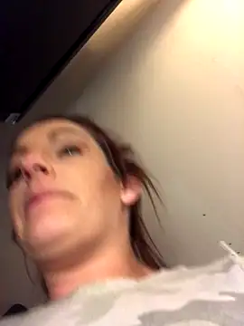 silverbay-456 online show from November 9, 2025, 11:20 pm