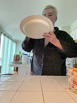 scorpiomoonbaby online show from April 17, 2026, 5:05 pm